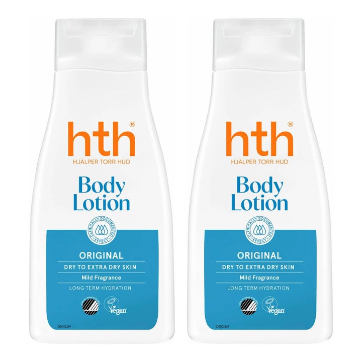 HTH Original Body Lotion kaksi pulloa kosteuttaa erittäin kuivaa ihoa valkoisissa muovipulloissa joissa on oranssi logo.