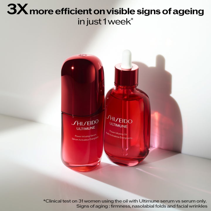 Shiseido Ultimune Power Infusing Oil 75 ml kiinteyttävä kasvoöljy punaisessa lasisessa pipettipullossa seerumin rinnalla.