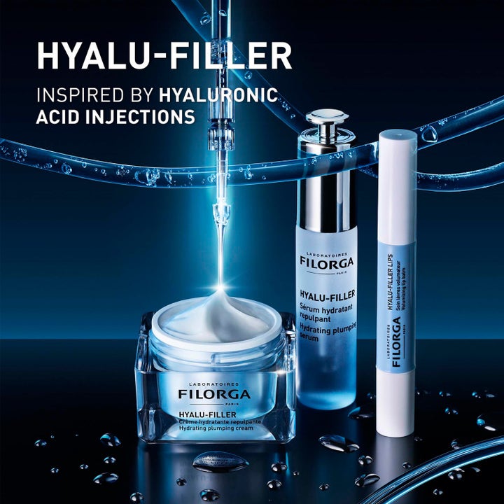 Filorga Hyalu-Filler Serum 30 ml kosteuttava seerumi ja kasvovoide sinisellä taustalla vesipisaroin.