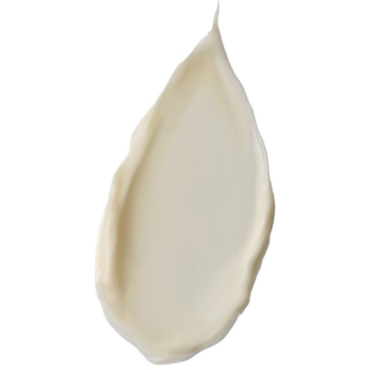 Verso N°4 Super Facial Serum 30 ml uudistava retinoliseerumi, jonka kermainen ja vaalea koostumus näkyy sipaisuna.
