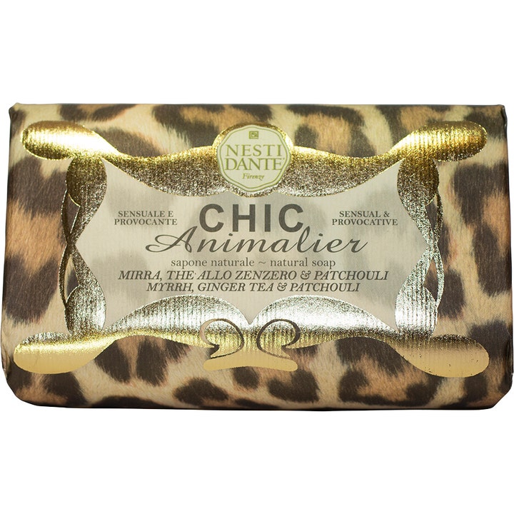 Nesti Dante Chic Animalier 250g puhdistava palasaippua leopardikuvioisessa paperikääreessä kultaisella etiketillä.