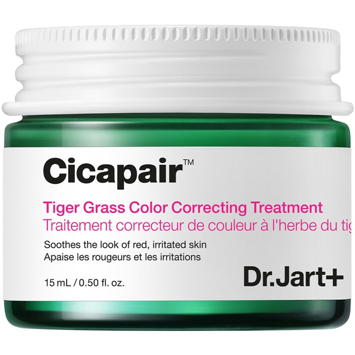 Dr. Jart+ Cicapair Tiger Grass 15 ml värikorjaava voide rauhoittaa ihoa vihreässä lasipurkissa valkoisella korkilla.