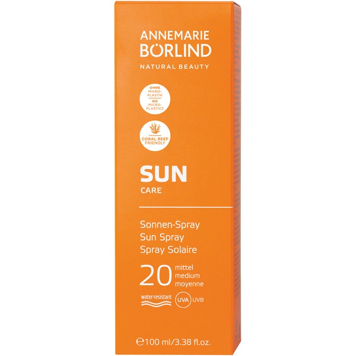 Annemarie Börlind SUN Sun Spray 100 ml suojaava aurinkosuihke oranssissa pahvipakkauksessa SPF 20 suojalla.