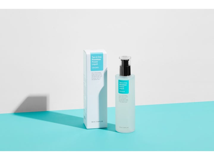 COSRX Two In One Poreless Power Liquid 100 ml ihohuokosia supistava kasvovesi valkoisessa pakkauksessa ja pumppupullossa