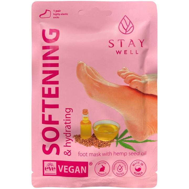 Stay Well Softening & Hydrating Foot Mask 1 pari pehmentävä jalkanaamio vaaleanpunaisessa pussissa.
