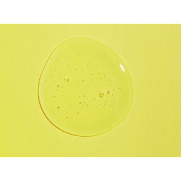 COSRX Low pH Good Morning Gel Cleanser 150 ml puhdistusgeeli on kirkas ja ilmava geelikoostumus keltaisella taustalla