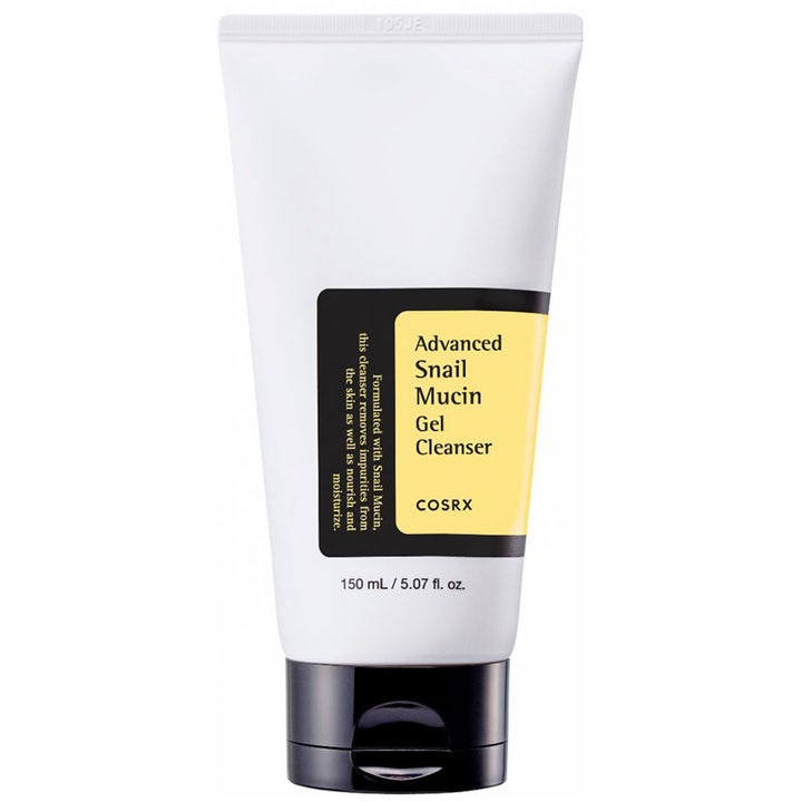 COSRX Advanced Snail Mucin Gel Cleanser 150 ml kosteuttava puhdistusgeeli valkoisessa mustakorkkisessa tuubissa.