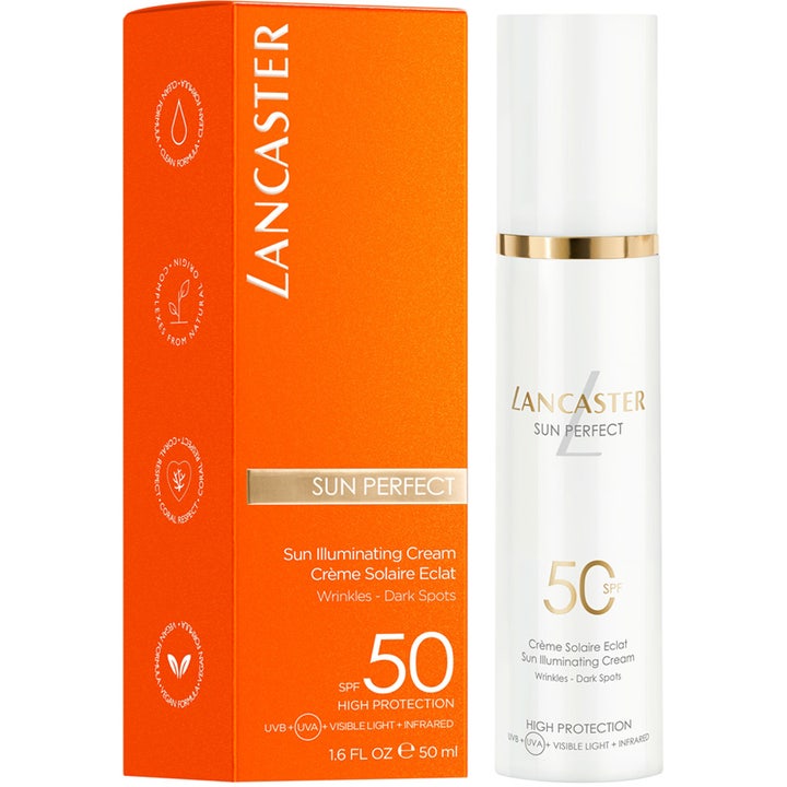 Lancaster Sun Perfect Illuminating Cream 50 ml heleyttävä aurinkovoide SPF50 ryppyjä vastaan valkoisessa pumppupullossa.