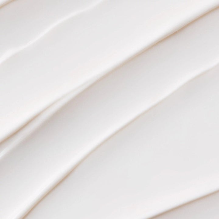 Dermalogica Prisma Protect SPF30 Duo suojakerroinvoide, jonka silkkinen ja valkoinen voidekoostumus levittyy tasaisesti.