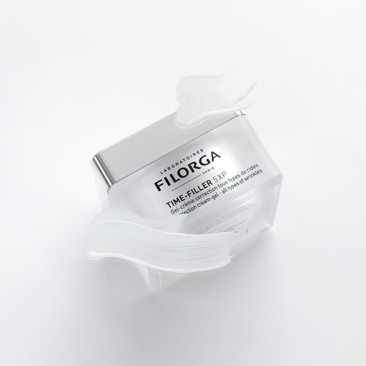 Filorga Time-Filler 5 XP Cream Gel 50 ml ryppyjä silottava geelivoide huurteisessa purkissa ja voidenäyte.