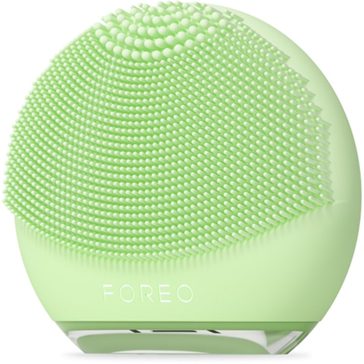 FOREO LUNA 4 go Pistachio 1 kpl syväpuhdistava kasvoharja on pistaasinvihreä silikonilaite pehmeillä harjaksilla.