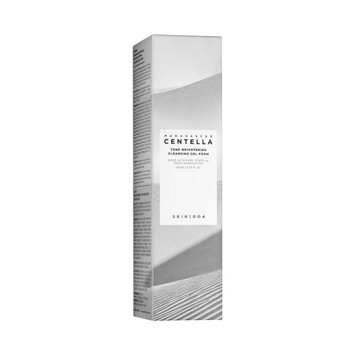 SKIN1004 Madagascar Centella Tone Brightening Cleansing Gel Foam 125 ml puhdistusgeeli valkoisessa pakkauksessa.