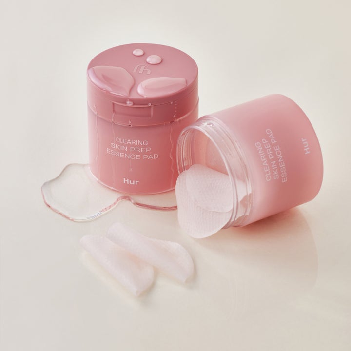 House of Hur Clearing Skin Prep Essence Pad 140 ml puhdistava essence-kasvovesi ja vanulaput vaaleanpunaisissa purkeissa