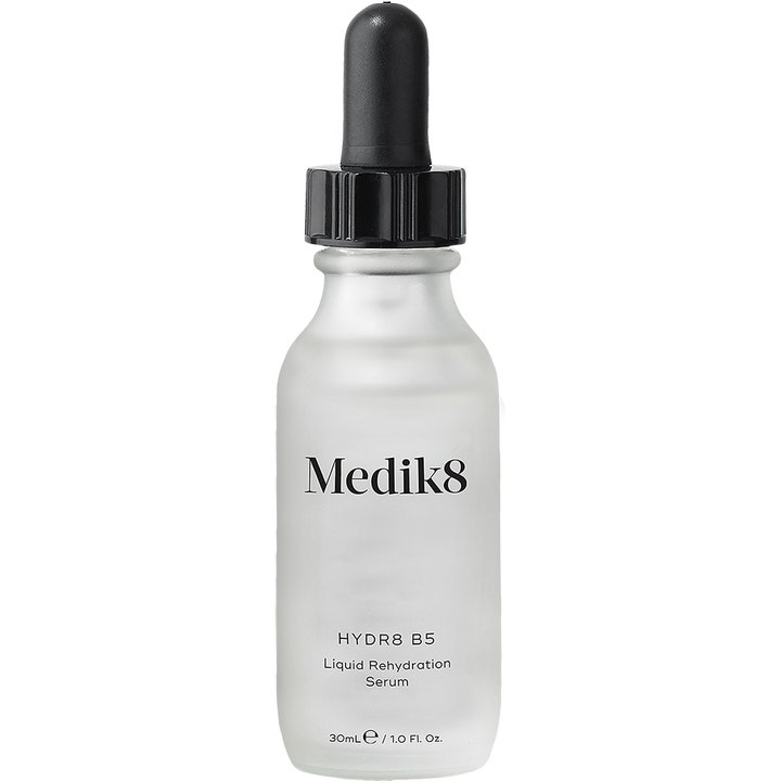 Medik8 Hydr8 B5 Liquid Rehydration Serum 30 ml syväkosteuttava seerumi huurretussa lasipullossa mustalla pipetillä.