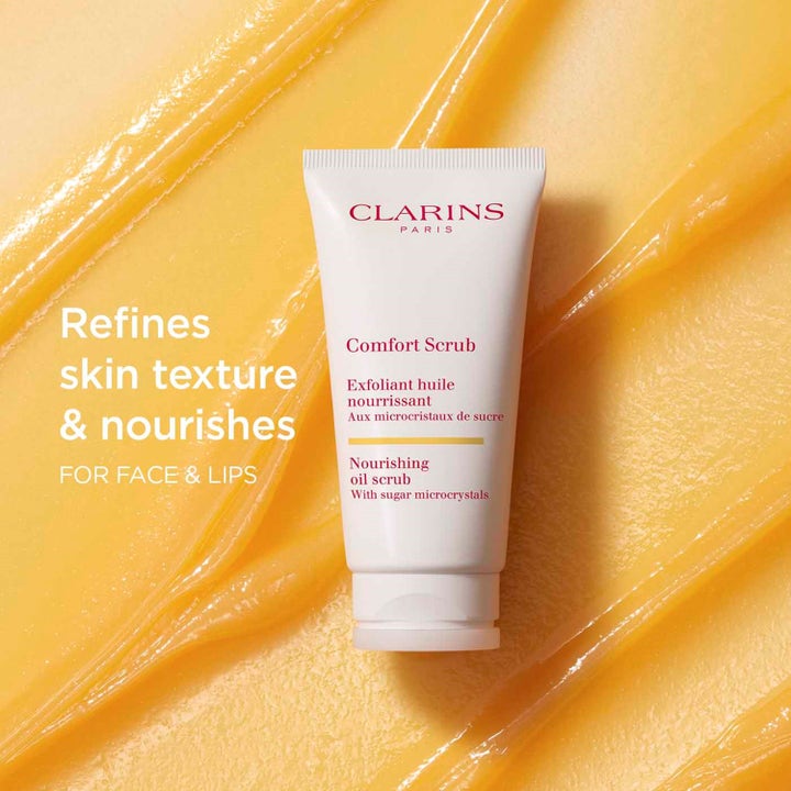 Clarins Comfort Scrub 50 ml ravitseva öljykuorinta valkoisessa tuubissa keltaisella sokerikiteitä sisältävällä geelillä.