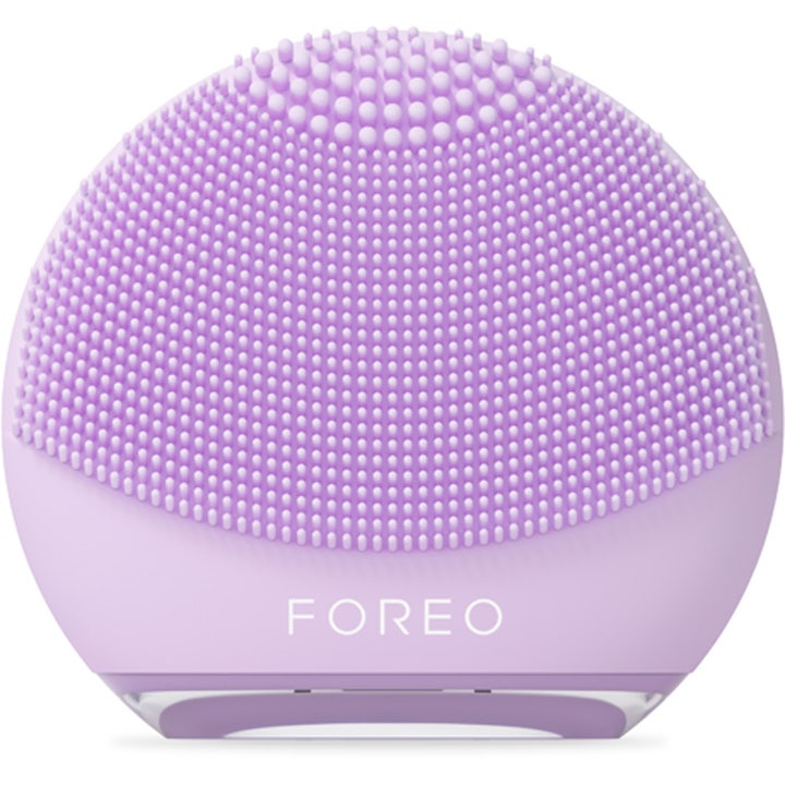 Foreo Luna 4 Go Lavender puhdistuslaite ihonhoitoon on pieni vaaleanliila silikoninen puhdistusharja.