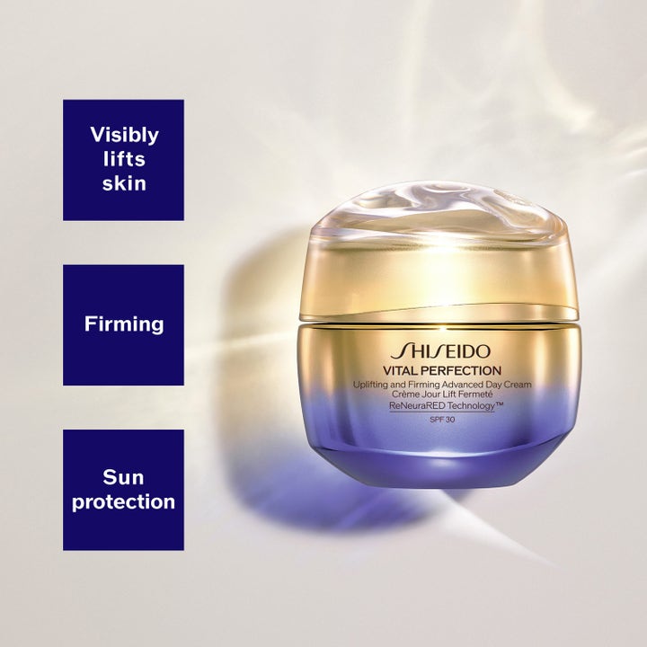 Shiseido Vital Perfection Advanced Day Cream 50 ml kiinteyttävä päivävoide SPF 30 kultaisessa ja liilassa purkissa