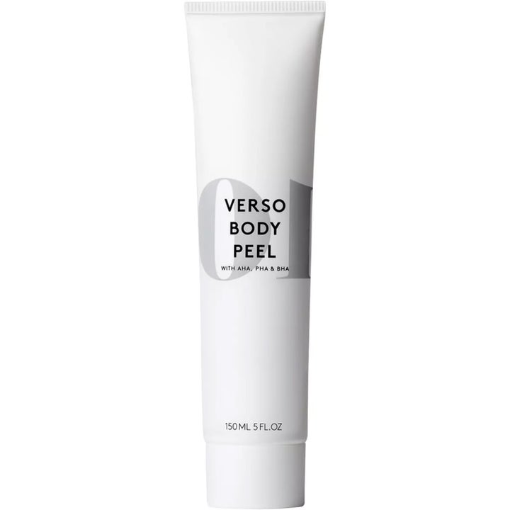 Verso Body Peel 150 ml kirkastava vartalokuorinta hapoilla silottaa ihoa valkoisessa minimalistisessa tuubissa