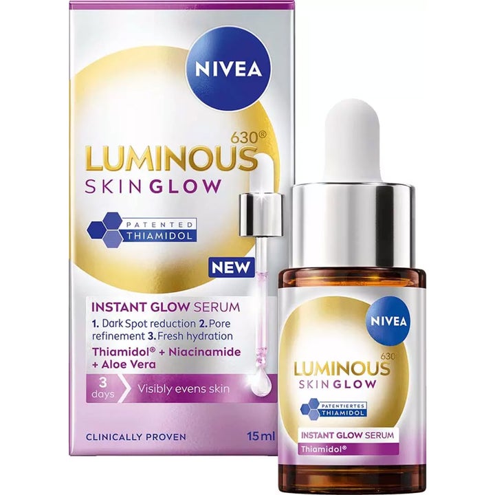Nivea Luminous 630 Skin Glow 15 ml kirkastava kasvoseerumi ruskeassa lasisessa pipettipullossa pakkauksen kera