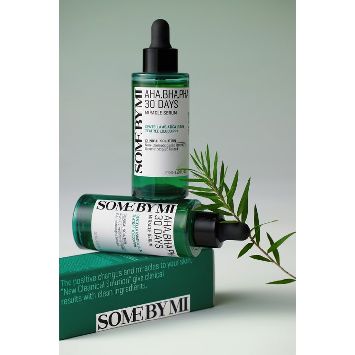 Some By Mi Aha-Bha-Pha 30 Days Miracle Serum 50 ml rauhoittava seerumi vihreissä lasipulloissa teepuun oksan kera