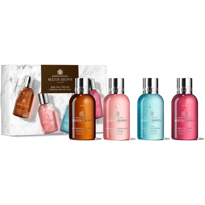 Molton Brown Body Care Collection 4 x 100 ml suihkugeelisetti marmorikuvioisessa pakkauksessa ja värikkäissä pulloissa.