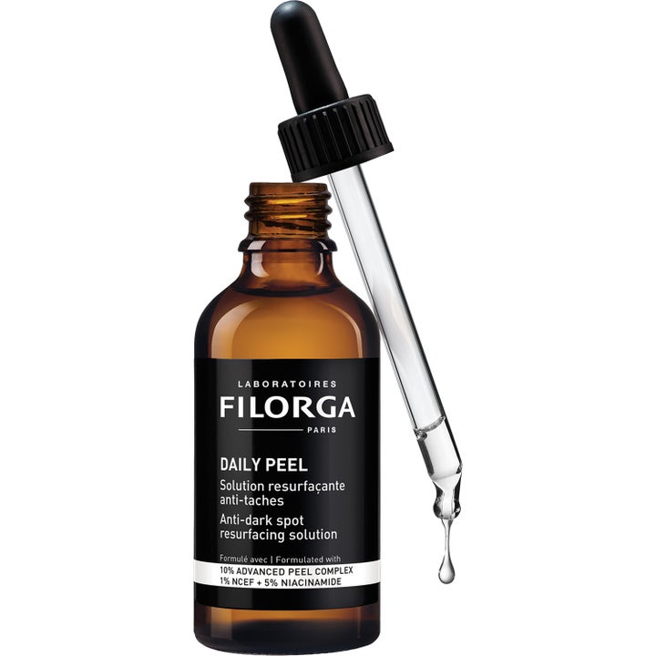 Filorga Clinical Home Peel Dark Spot 50 ml kuorinta-aine ruskeassa lasipullossa, jossa on pipetti.