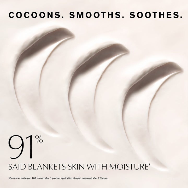 Estée Lauder Overnight Reset 140 ml niasiiniamidi yöhoito, kermainen tekstuuri ja teksti Cocoons Smooths Soothes.