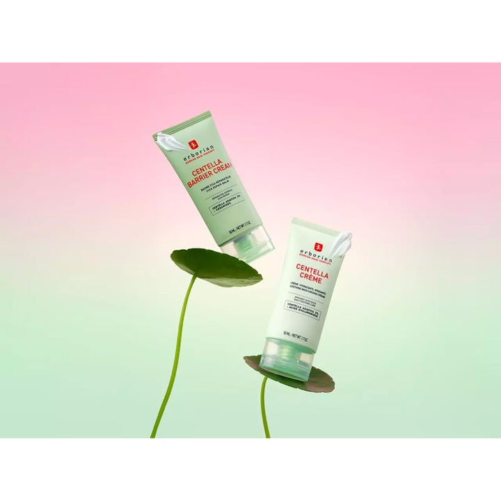 Erborian Centella Creme 50 ml kosteuttava päivävoide vihreissä tuubeissa centellan lehtien päällä.