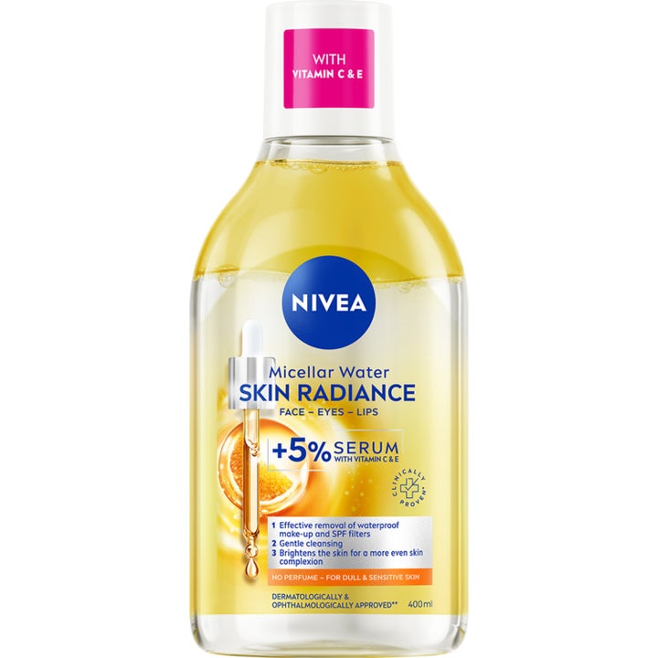 Nivea Micellar Water Skin Radiance 400 ml kirkastava misellivesi antaa hehkua keltaisessa läpinäkyvässä pullossa.
