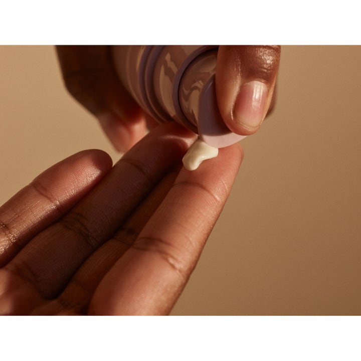 Rudolph Care Acai Anti-Stress Cream 50 ml rauhoittava kasvovoide jonka kermainen koostumus pumpataan sormille