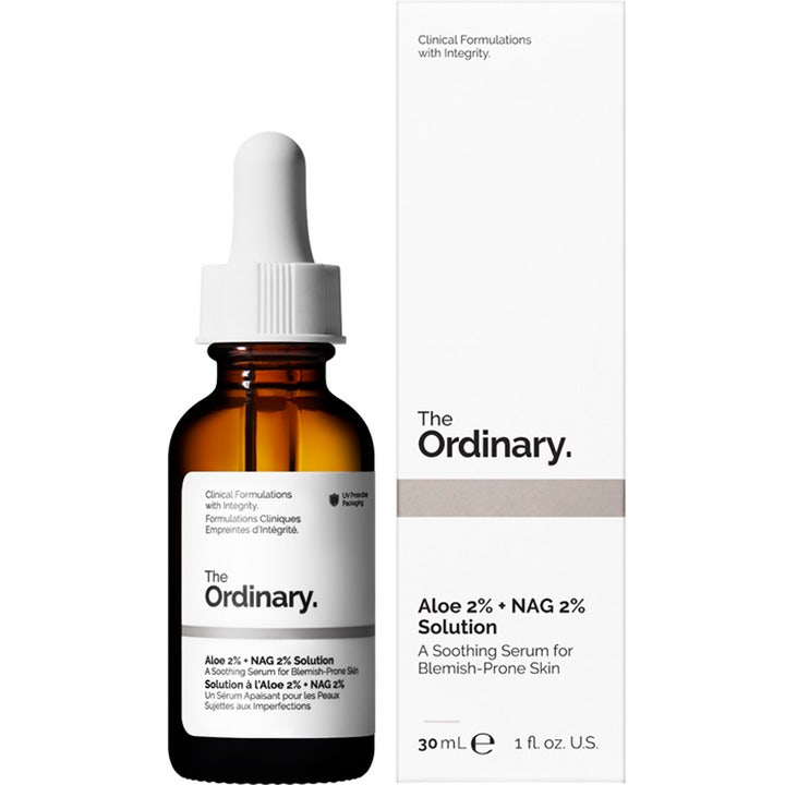 The Ordinary Aloe 2% + NAG 2% Solution 30 ml rauhoittava seerumi ruskeassa lasipullossa valkoisen pakkauksen kera