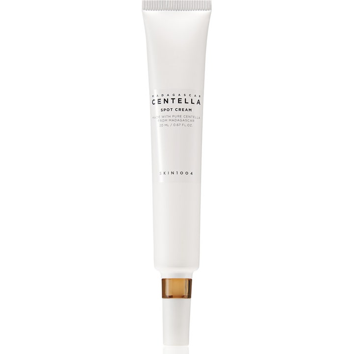 Skin1004 Madagascar Centella Spot Cream 20 ml rauhoittava täsmähoitovoide epäpuhtauksille kapeassa valkoisessa tuubissa.