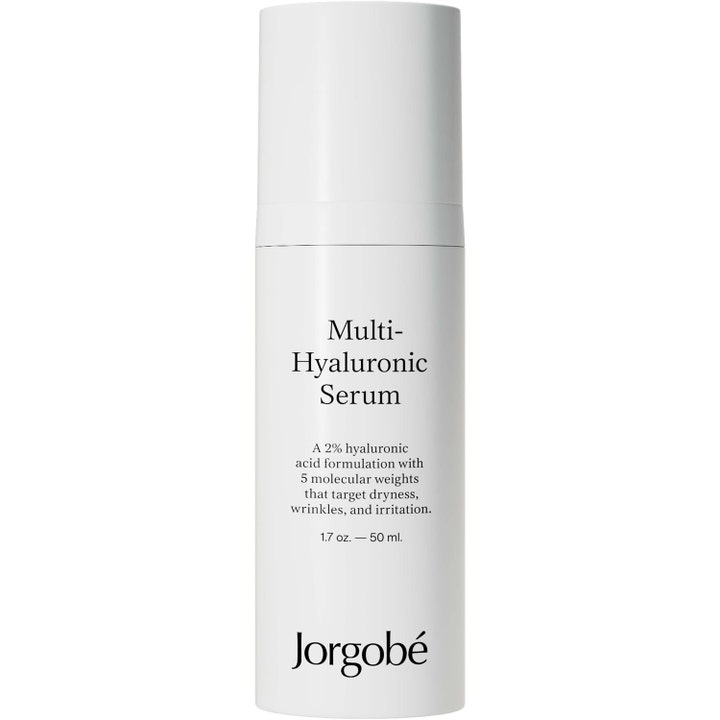 Jorgobé Multi-Hyaluronic Serum 50 ml kosteuttava seerumi minimalistisessa valkoisessa pullossa silottaa ryppyjä.