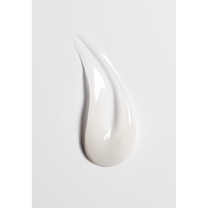 Jorgobé Niacinamide Serum 50 ml tasoittava seerumi esittelee täyteläisen ja kiiltävän valkoisen koostumusnäytteen.