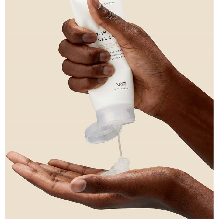 Purito Oat-in Calming Gel Cream 100 ml on rauhoittava geelivoide, jonka kirkas koostumus puristuu valkoisesta tuubista.