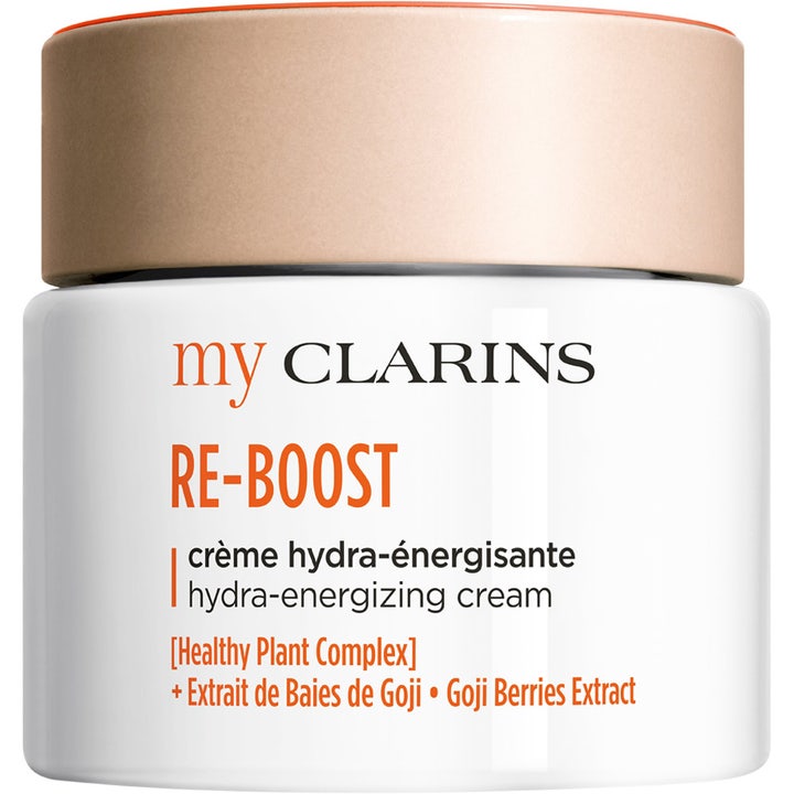 My Clarins Re-Boost energisoiva kasvovoide goji-marjauutteella valkoisessa purkissa jossa on persikkainen metallikansi.