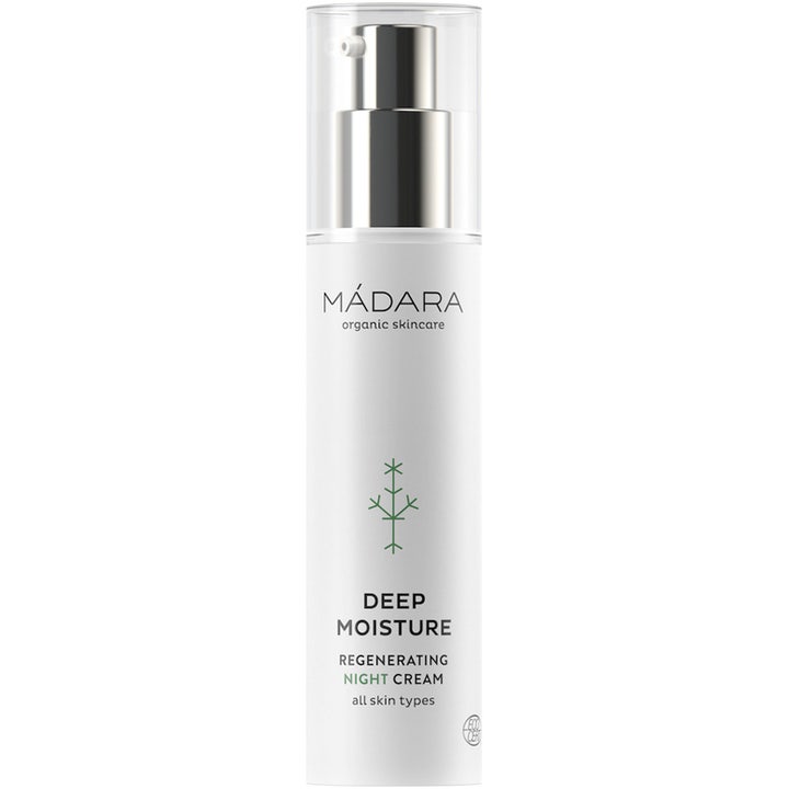 Mádara Deep Moisture Regenerating Night Cream uudistava yövoide valkoisessa pumppupullossa jossa on hopeinen yksityiskohta