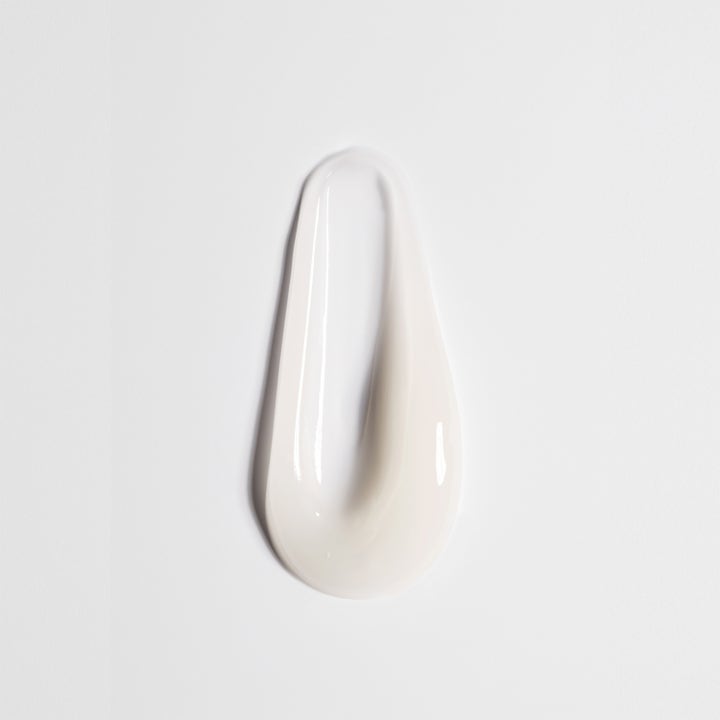 Jorgobé Centella Serum 50 ml rauhoittava seerumi, jossa on sileä ja täyteläinen valkoinen voidekoostumus