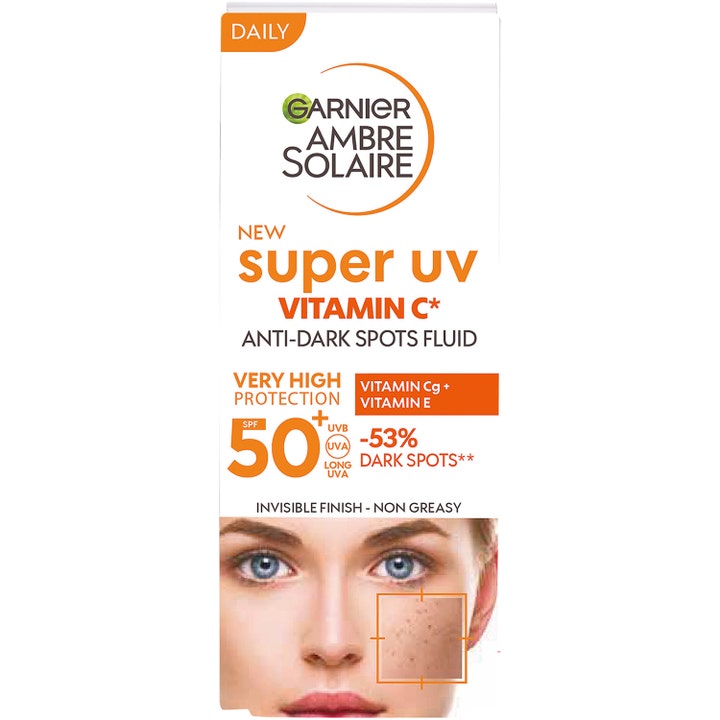 Garnier Ambre Solaire Super UV Vitamin C 40 ml SPF 50 aurinkovoide ehkäisee pigmenttiläiskiä valkoisessa pakkauksessa.