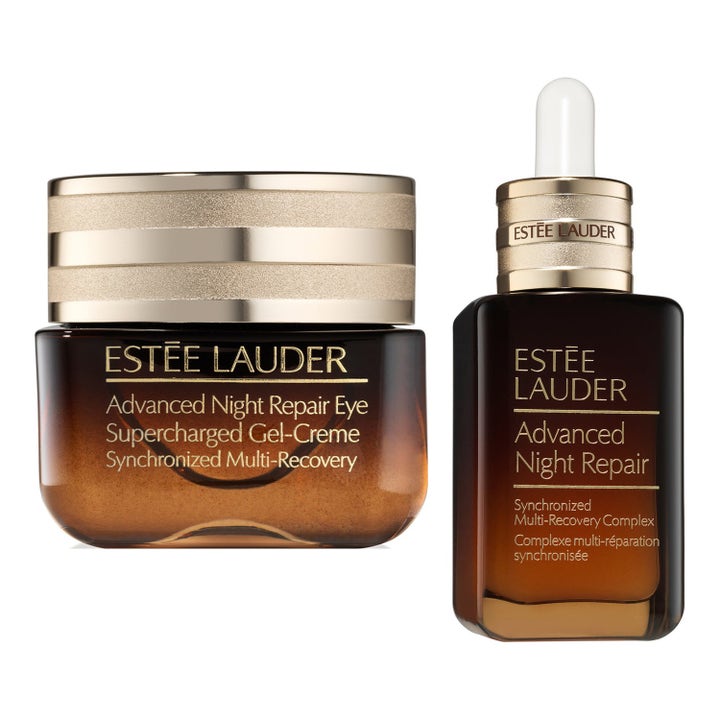 Estée Lauder Advanced Night Repair uudistava silmänympärysvoide ja seerumi ruskeissa lasipakkauksissa kultaisilla korkeilla.