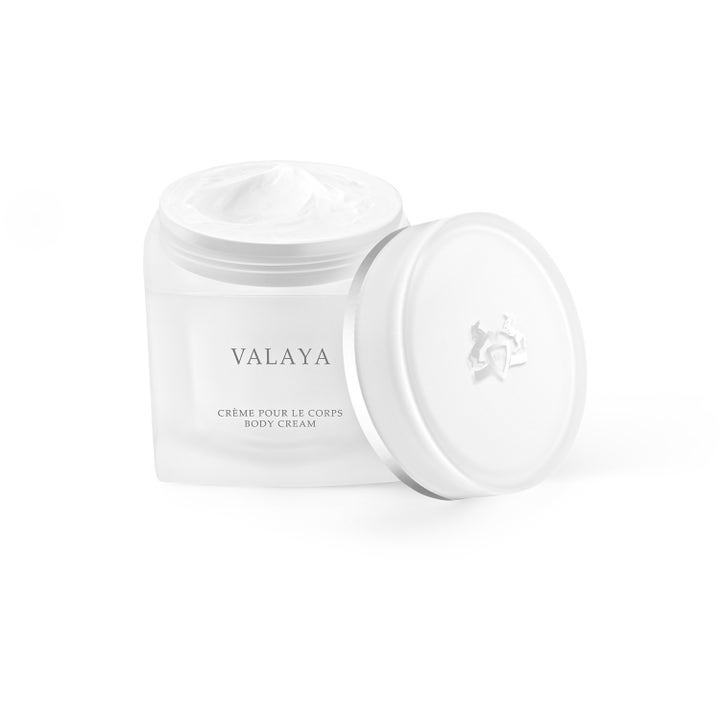 Parfums De Marly Valaya Body Cream 200 ml kosteuttava vartalovoide huurteisessa lasipurkissa ja täyteläinen koostumus