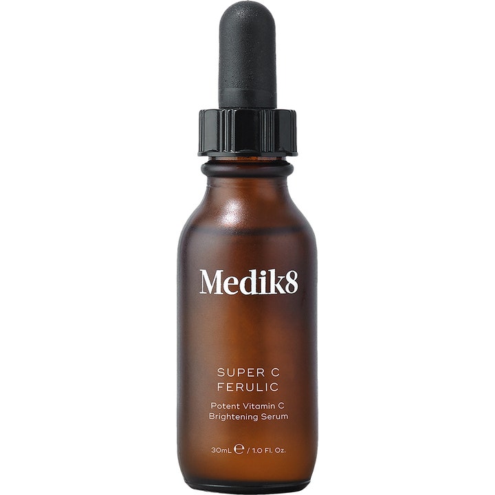 Medik8 Super C Ferulic 30 ml kirkastava C-vitamiiniseerumi ruskeassa huurteisessa lasipullossa mustalla pipetillä