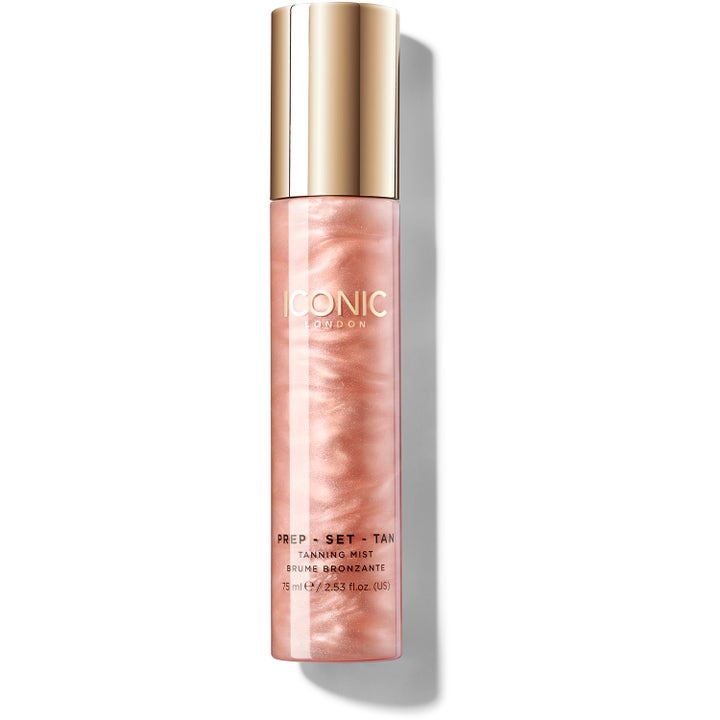 Iconic London Prep-Set-Tan 75 ml itseruskettava suihke luo hehkua hohtavalla nesteellä kultakorkkisessa pullossa