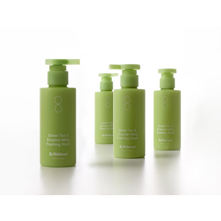 By Wishtrend Green Tea & Enzyme Milky Foaming Wash 140 ml hellävarainen puhdistusaine vaaleanvihreissä pumppupulloissa.