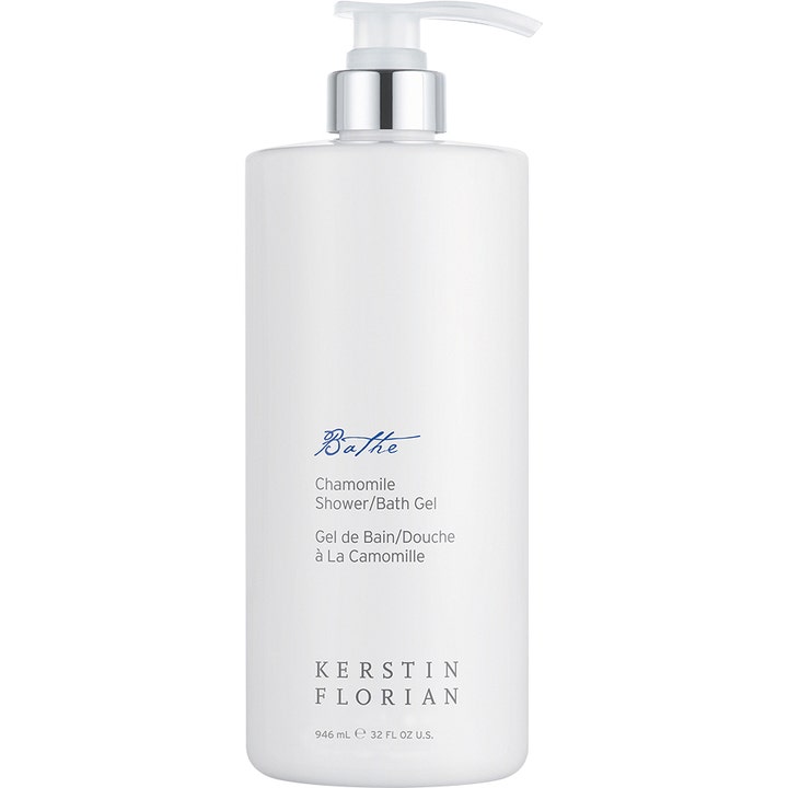 Kerstin Florian Chamomile Shower/Bath Gel 946 ml rauhoittava suihkugeeli valkoisessa pumppupullossa jossa on hopeinen kaulus.