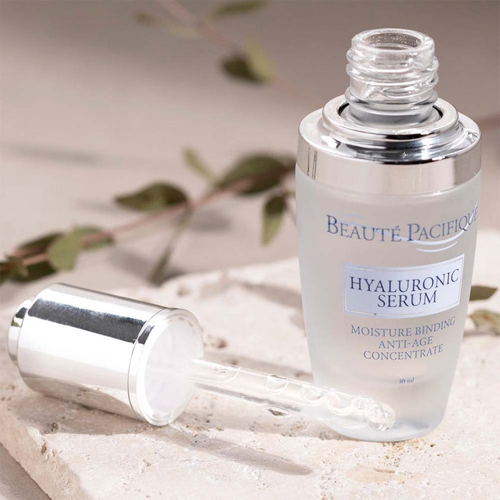 Beauté Pacifique Symphonique Hyaluronic Serum 30 ml kosteuttava seerumi huurteisessa lasipullossa pipetillä