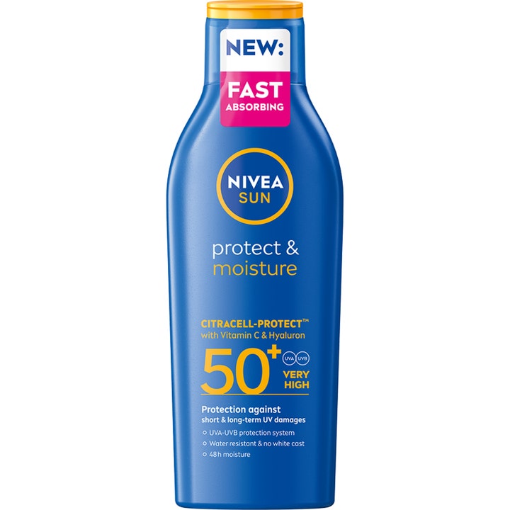 Nivea Sun Protect & Moisture SPF 50+ kosteuttava aurinkovoide C-vitamiinilla sinisessä pullossa keltaisella korkilla.