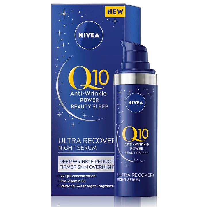 NIVEA Q10 Power Ultra Recovery Night Serum 30 ml yöseerumi tummansinisessä pumppupullossa ja pakkauksessa.