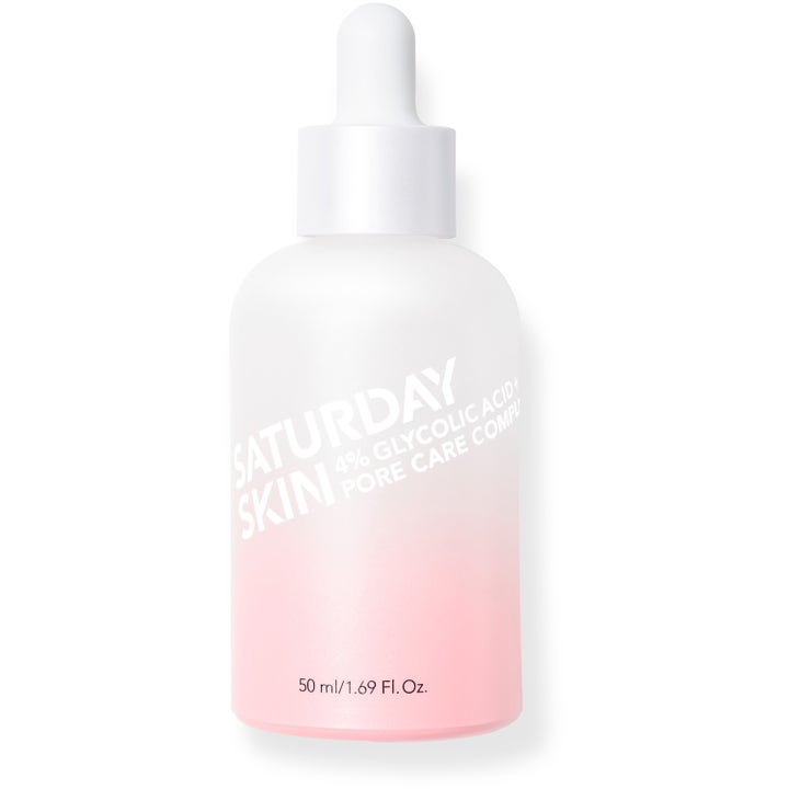 Saturday Skin 4% Glycolic Acid Pore Care Complex 50 ml silottava seerumi huurretussa vaaleanpunaisessa lasipullossa
