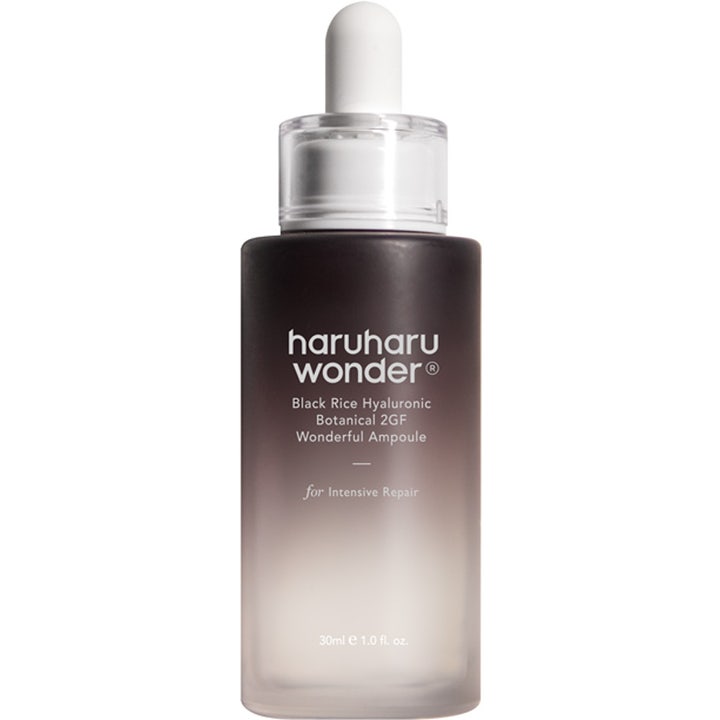 Haruharu Wonder Black Rice 2GF Wonderful Ampoule 30 ml uudistava seerumi tummanruskeassa liukuvärjätyssä pullossa.